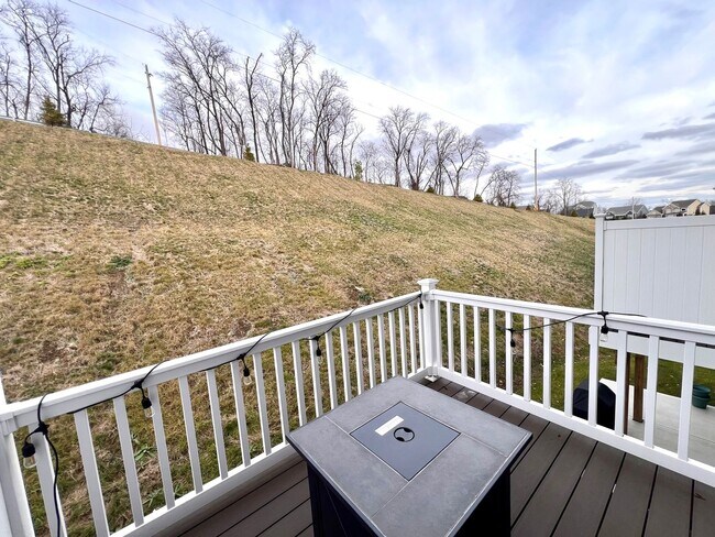 Building Photo - Canonsburg - 3 Bedroom 2.5 Bathroom Townhome For Rent