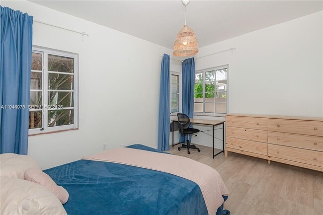 Building Photo - 530 15th St