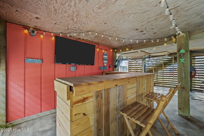 Building Photo - 2660 Island Dr