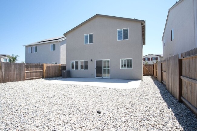 Building Photo - Beautiful Home in Manteca off of the 99, P...