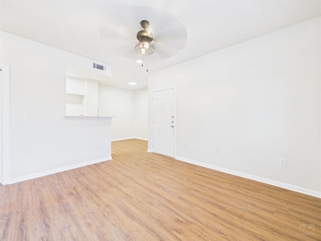 Building Photo - 2320 Gracy Farms Ln