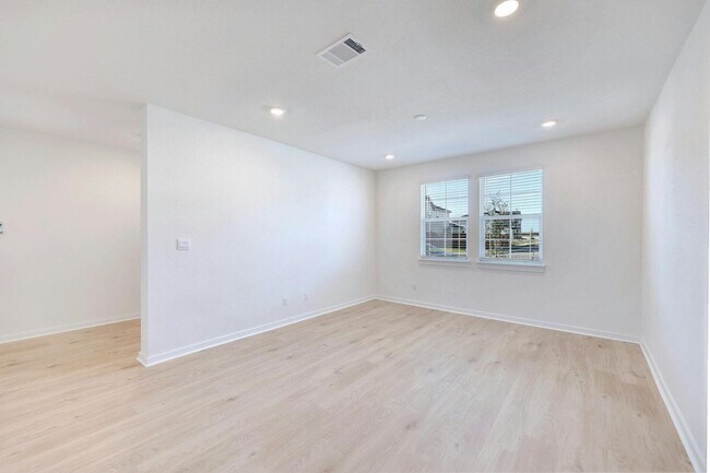 Building Photo - Modern Comfort in Avery Centre – Ready for You!