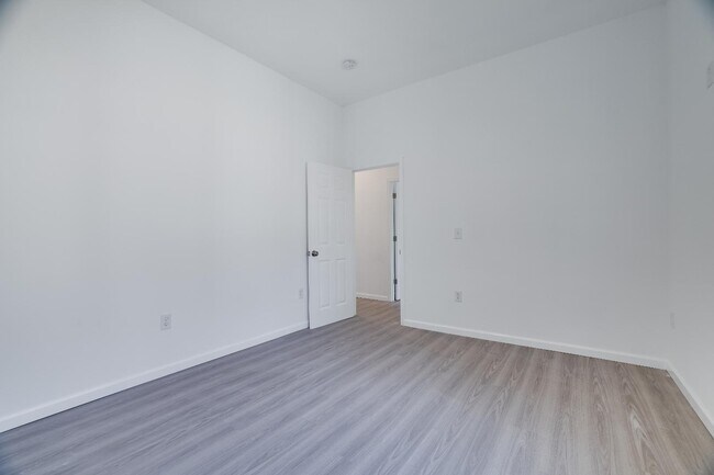 Building Photo - 9406 Juniper Dr