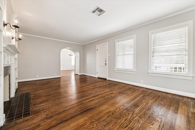 Building Photo - 2315 Swift Blvd