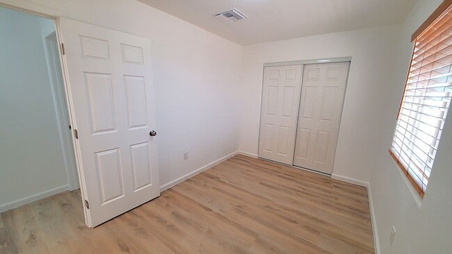 Building Photo - Just remodeled 2 bedrooms and 2 full bathrooms apartment.