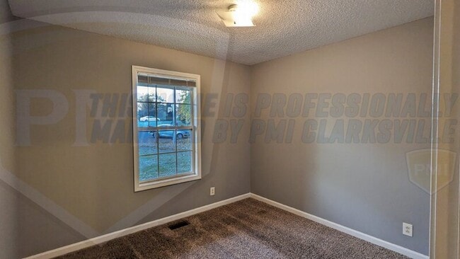 Building Photo - 1352 Chucker Dr