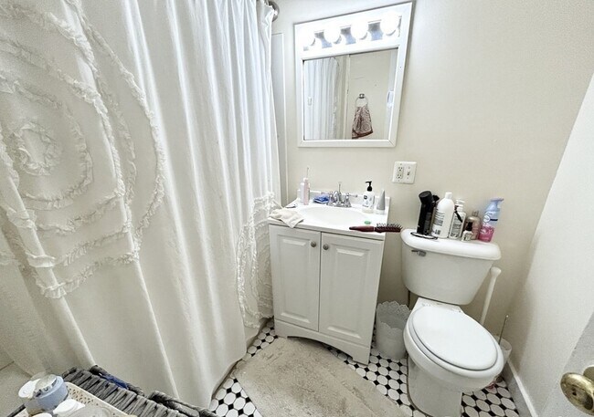 Building Photo - 39 Hemenway St