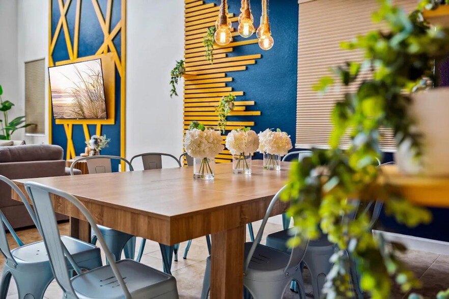 Building Photo - 8964 Bismarck Palm Rd