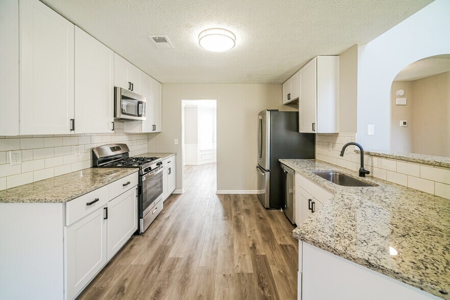 Building Photo - 27 Polo Fields NE