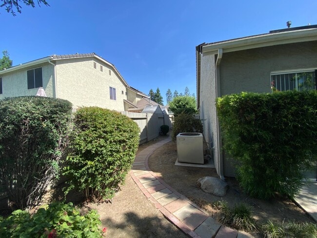 Building Photo - 1372 Chennault Ave