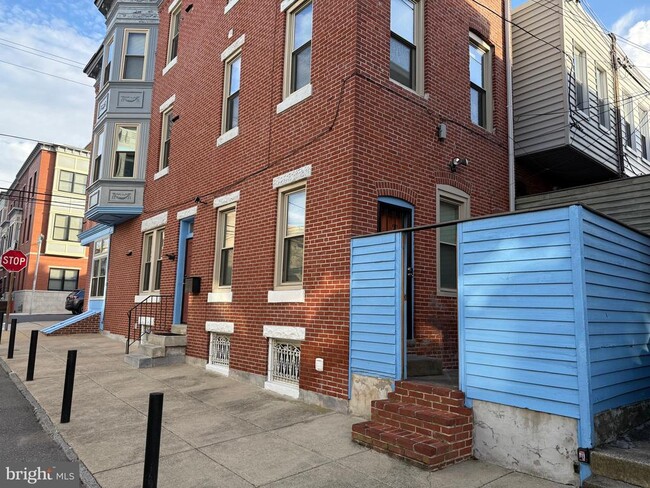 Building Photo - 2620 Brown St