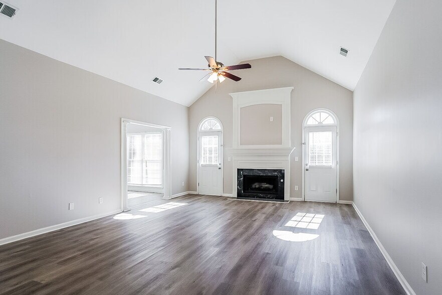 Building Photo - 5471 Saddle Creek