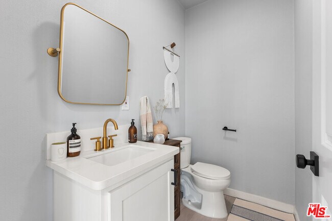 Building Photo - 1231 W 49th St