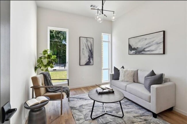 Building Photo - 536 Highland Ave NE