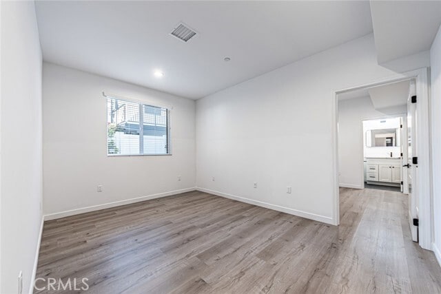 Building Photo - 14944 Moorpark St