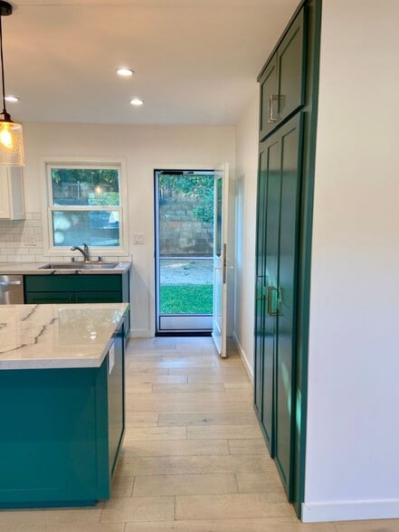 Building Photo - 508 Sheridan Way