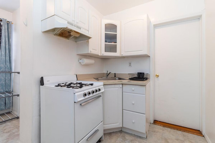 Primary Photo - 248 E 91st St