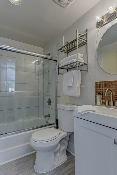 Building Photo - 1736 Light St