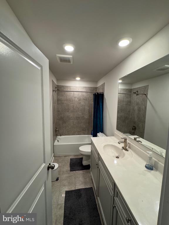 Building Photo - 4151 Skipton Pl