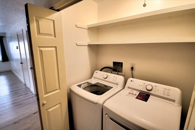 Building Photo - Heights Town Home!!!