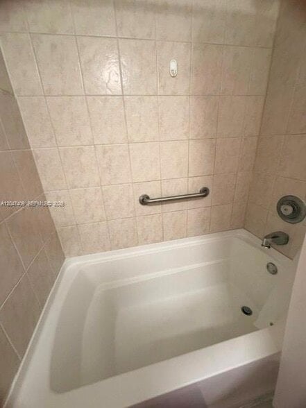 Building Photo - 6930 Miami Gardens Dr