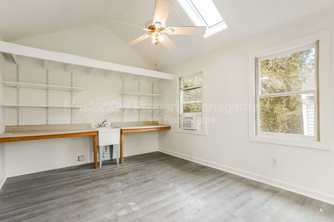 Building Photo - 3401 White Oak Rd