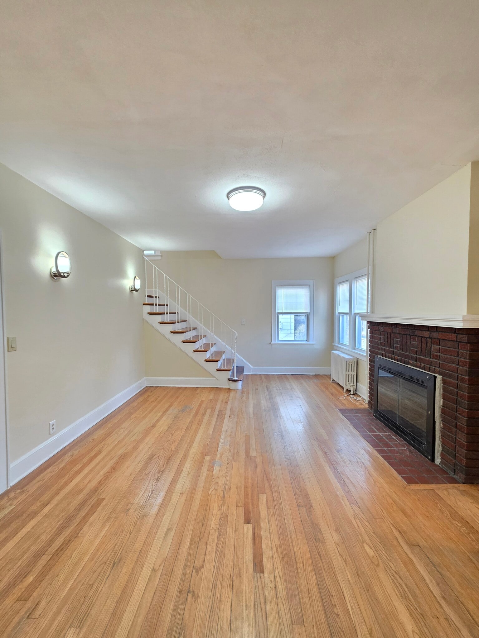 Building Photo - 1906 Burdett Ave