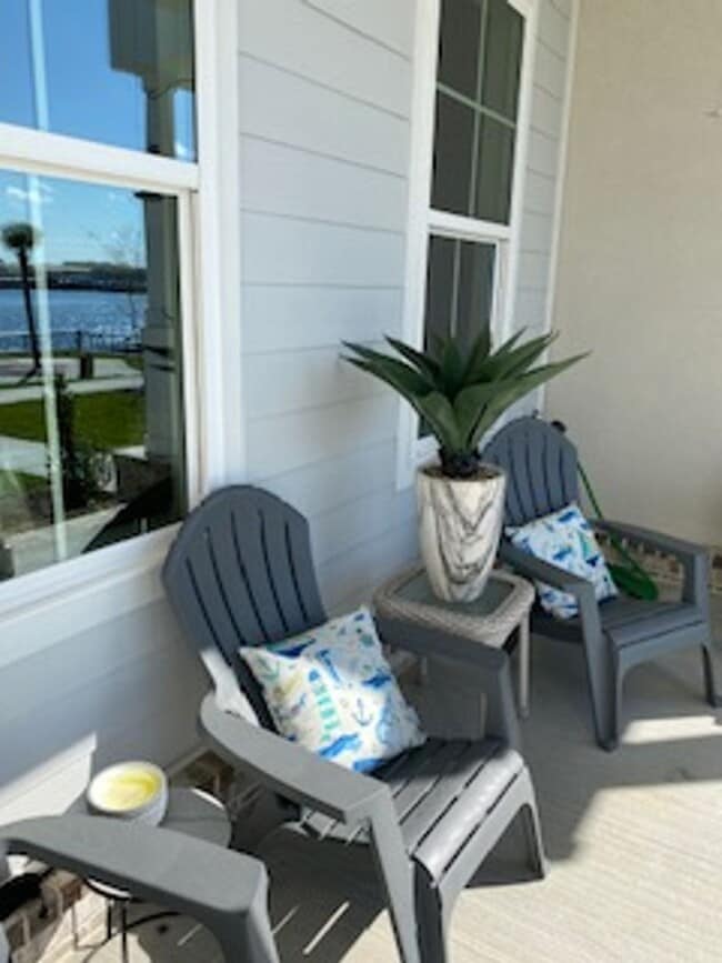 Building Photo - Furnished luxury riverfront condo for rent