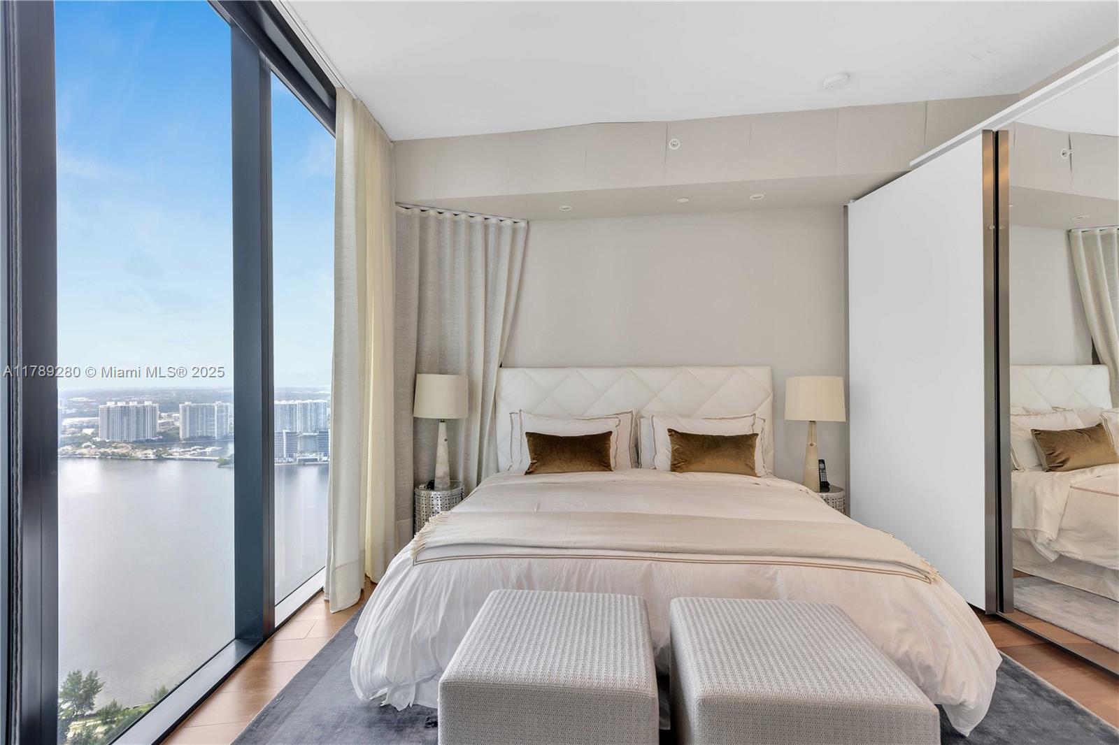 Building Photo - 18555 Collins Ave