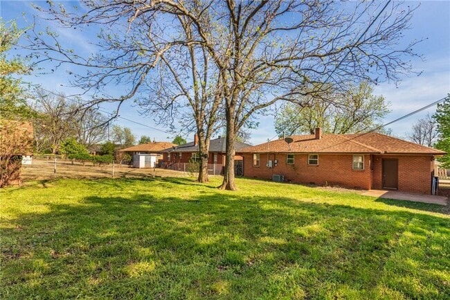 Building Photo - 205 Tullahoma Dr