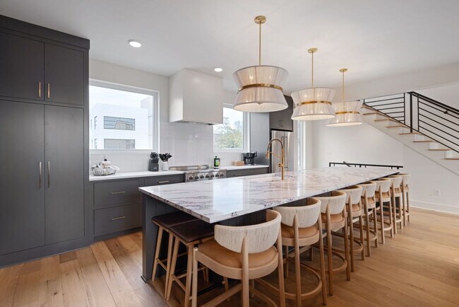 Building Photo - 1117 3rd Ave S