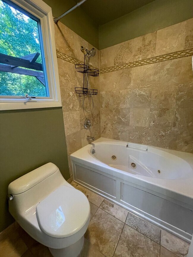 Building Photo - Lovely 3 BED / 2 BATH family home in Parkside neighborhood!