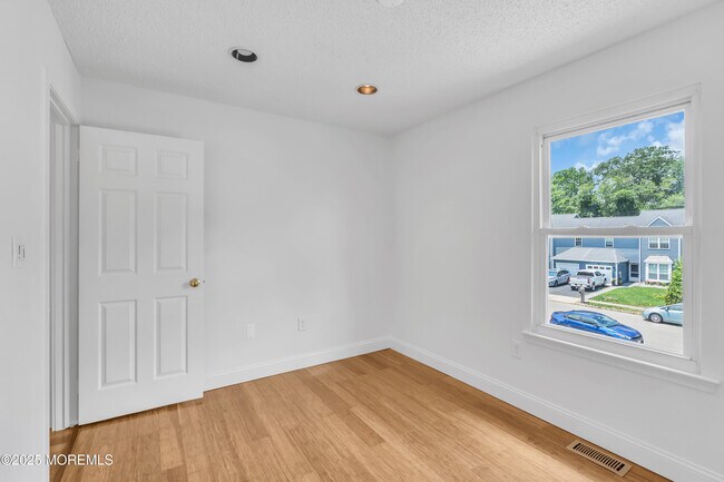 Building Photo - 19 Longbrook Ln