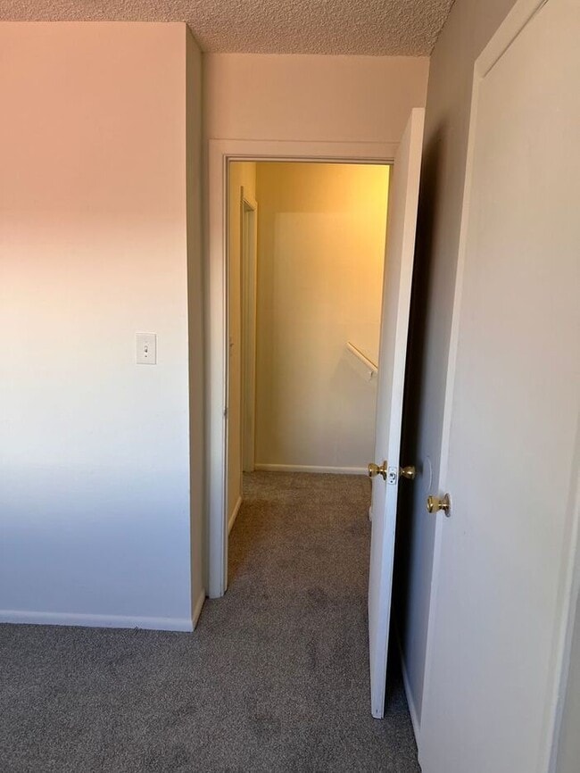 Building Photo - Spacious Three Bedroom Townhome in Westmin...