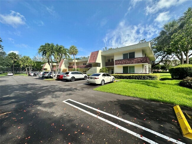 Building Photo - 3151 N Course Ln