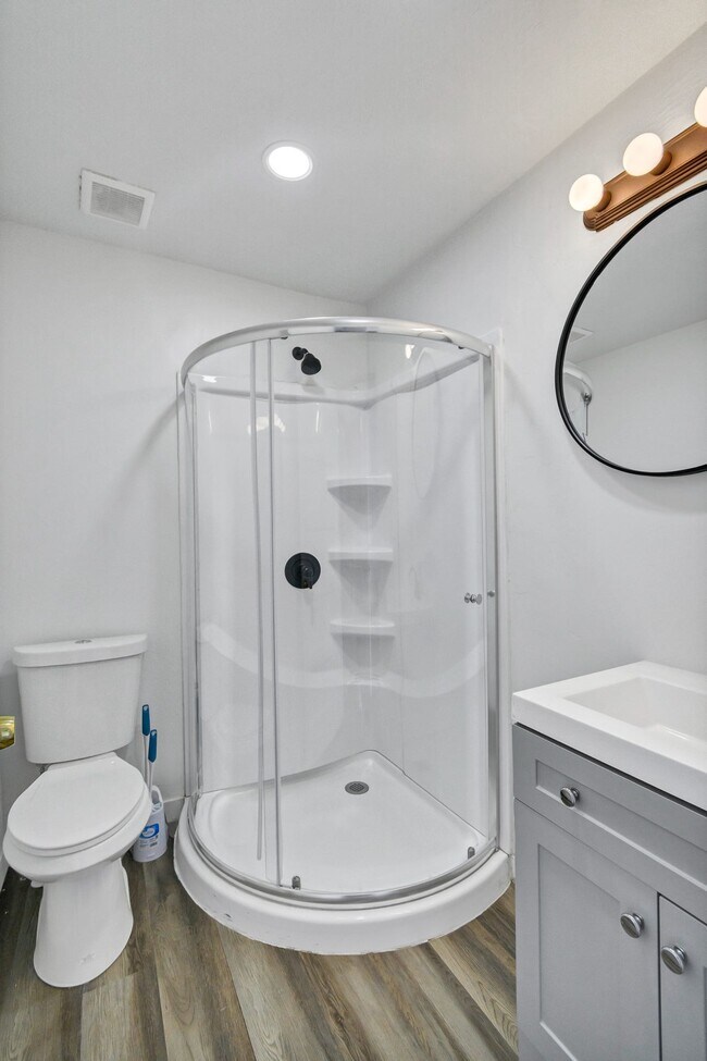 Building Photo - VINTAGE VAULT