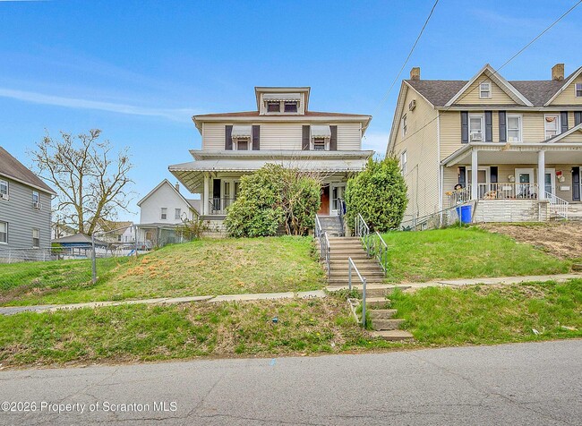 Building Photo - 1425 Church Ave