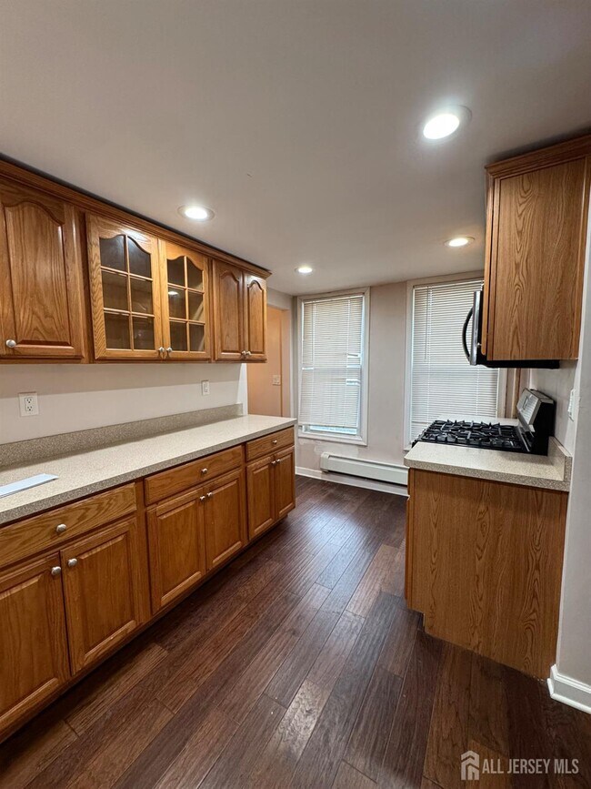 Building Photo - 80 Commerce St