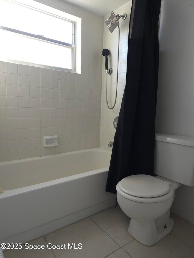 Building Photo - 245 Spring Dr