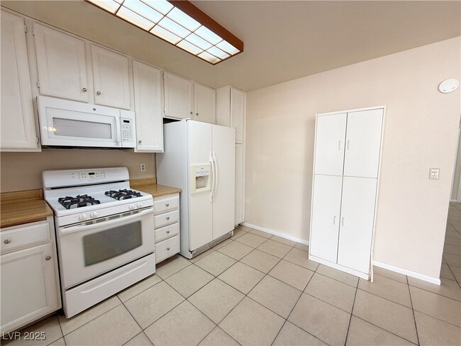 Building Photo - 6568 Gazelle Dr