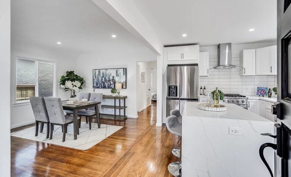 Building Photo - 2161 N Valley St