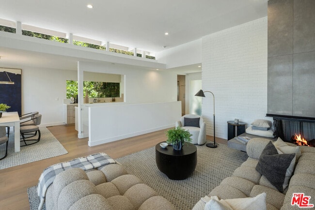 Building Photo - 3564 Multiview Dr