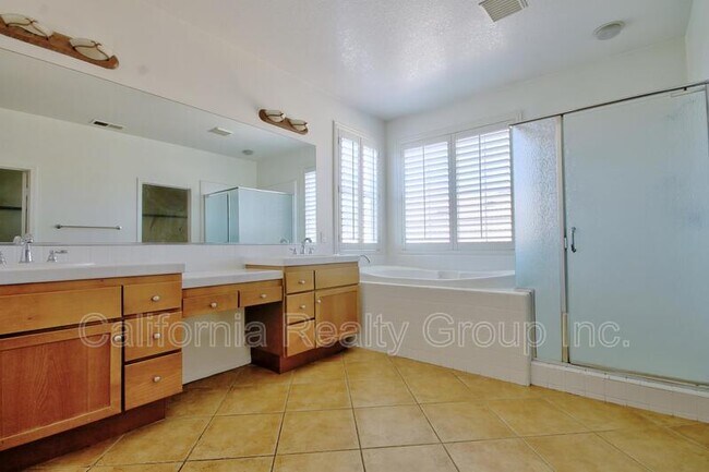 Building Photo - 34567 Spindle Tree St