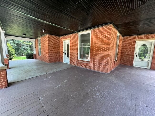 Building Photo - 56 Frost School Rd