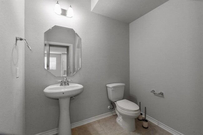 Building Photo - 9004 Gage Dr