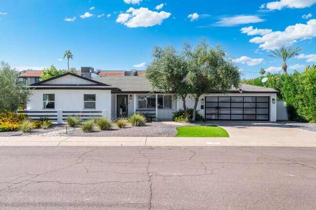 Building Photo - 2624 N 80th Pl