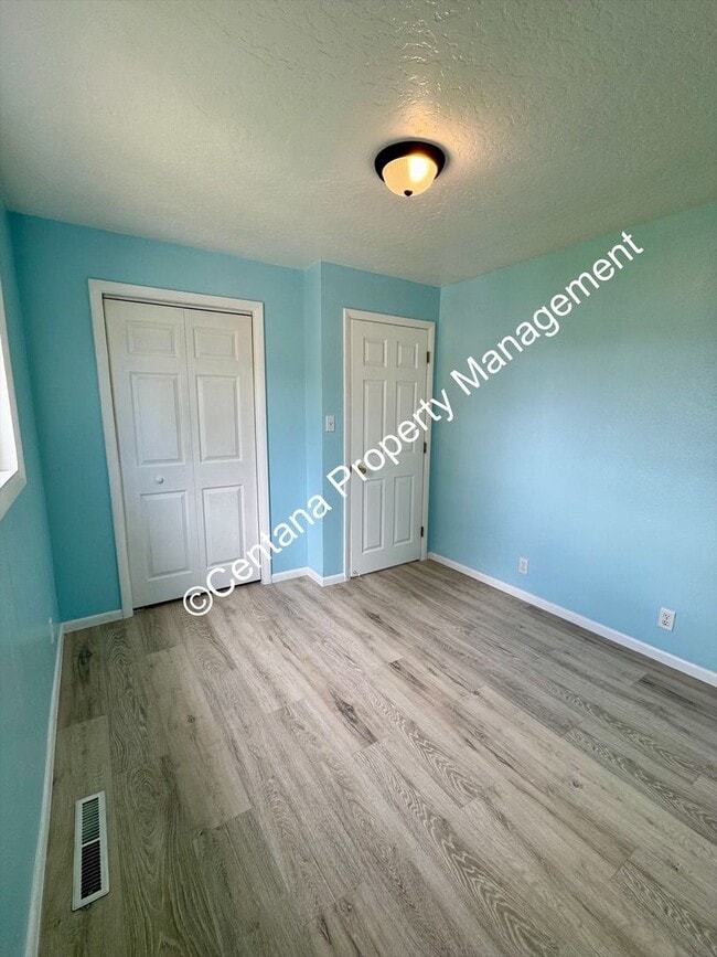 Building Photo - 2 Bedroom 1 Bath Home