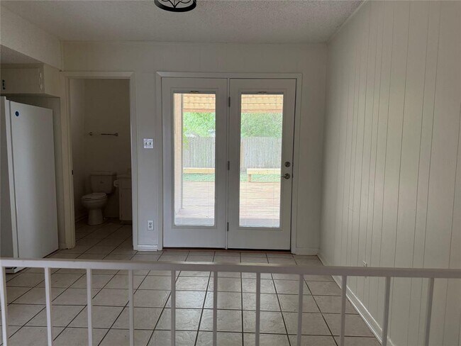 Building Photo - 6917 Scenic Brook Dr