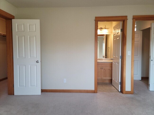 Building Photo - 19327 Gadwall Ln NE