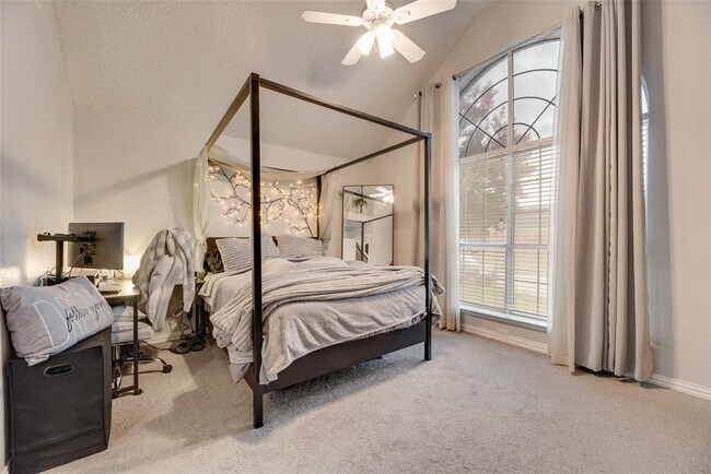 Building Photo - 4477 Sierra Dr